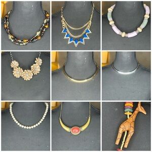 Lot of 10 vintage necklaces